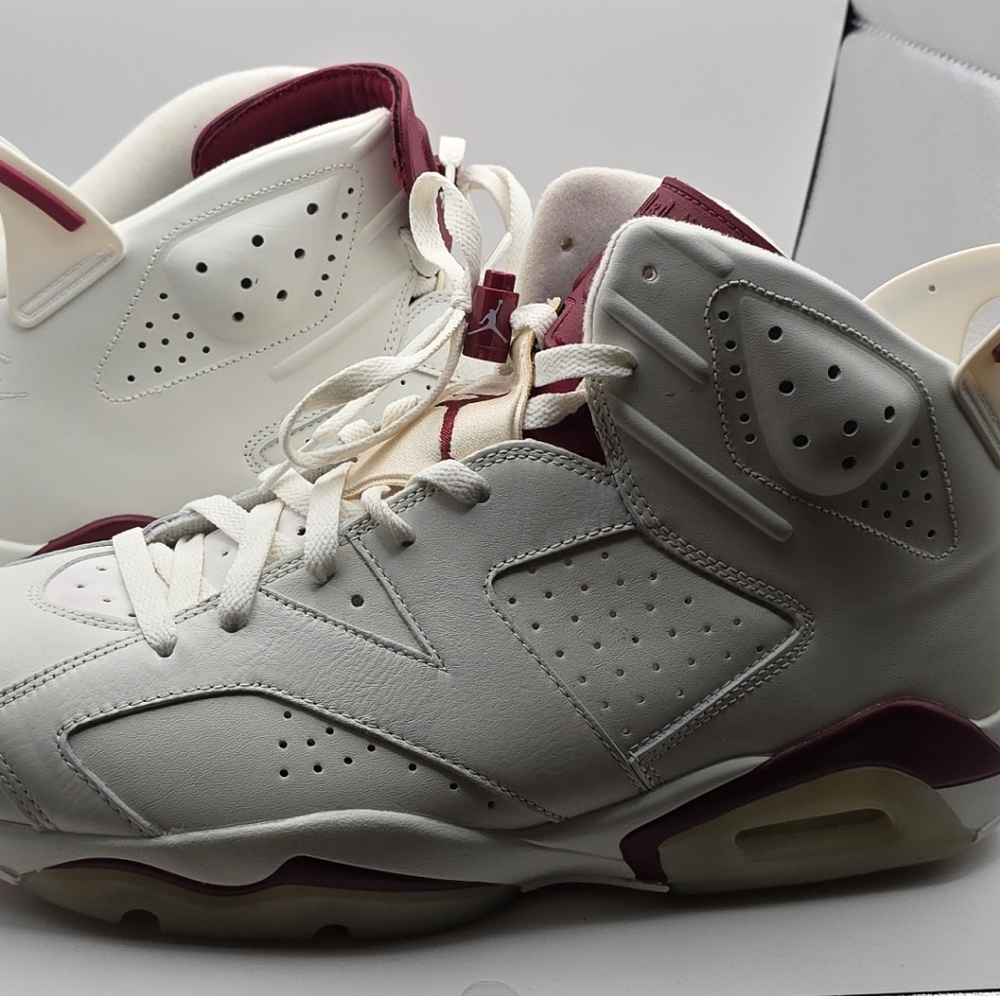 Air Jordan 6 Retro, White and Burgundy Basketball High-Top Sneakers